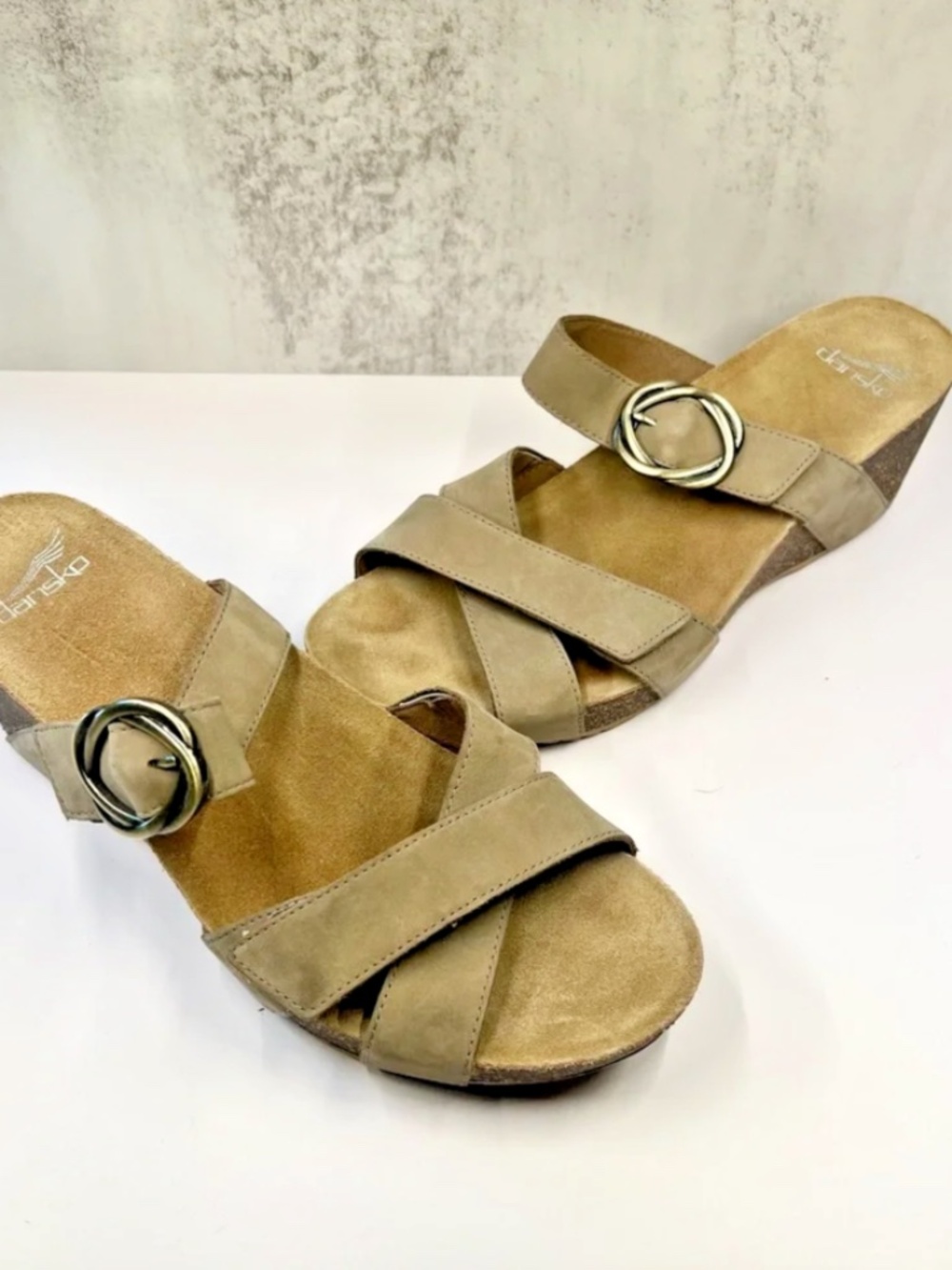 Dansko Shoes Womens 42 11.5 Susie Sandal taupe Nubuck Wedge Strappy Buckle Slide